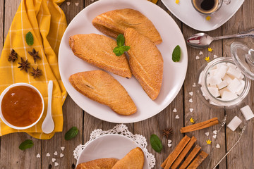 Florentines sweet puff pastries. 