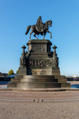 Obraz premium Denkmal König Johann am Theaterplatz in Dresden