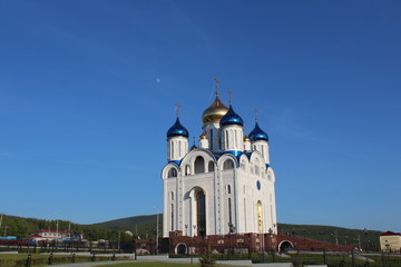 Fototapeta premium church, architecture, cathedral, religion, russia, orthodox, temple, sky, building, cross, dome, blue, white, culture, kremlin, history, gold, tower, old, summer, traditional, orthodoxy, landmark, tra