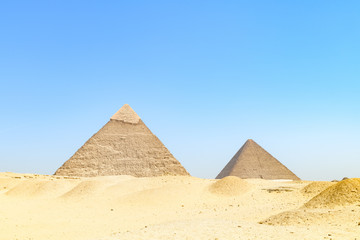 Fototapeta na wymiar Les Pyramides de Khéops et Khéphren