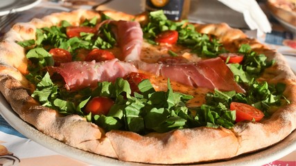 prosciutto pizza