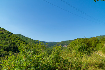 Vista lungo il sentiero 168 Gola di Jana da Braccano