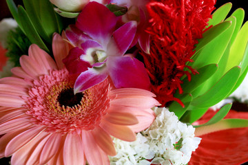 Flower arrangement that is suited for summer