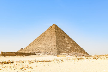 Fototapeta na wymiar La Pyramide de Mykérinos