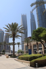 Fototapeta na wymiar Promenade à la marina de Dubaï, Émirats arabes unis