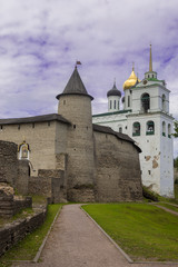 Fototapeta na wymiar A very beautiful photo of the Pskov Kremlin Pearl of the Russian North. An ancient fortress protecting the city from enemies. Vertical photography