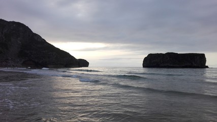 Fototapeta premium ENTRE ACANTILADOS