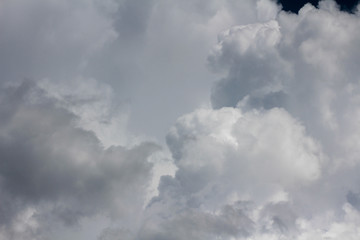 Obraz premium Large cumulus cloud in the dark blue sky. Close-up. 