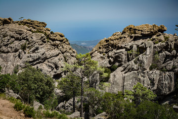 the sea behind the mountain