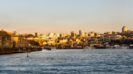Fototapeta premium sunset on Douro river in Porto, Portugal