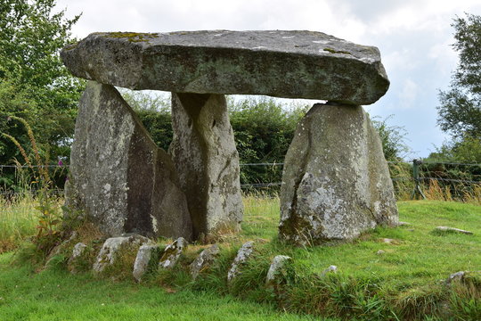 Megality  Ballykeel Dolmen and Cairn