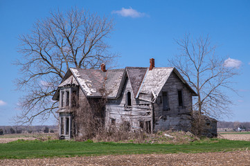 Obraz premium abandoned old house