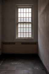Fototapeta premium Derelict Empty Patient Room - Abandoned Central Islip State Hospital - New York
