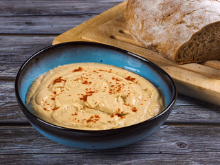 Baba ghanoush: eggplant and tahini spread
