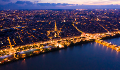 Fototapeta na wymiar Illuminated Bordeaux city at night