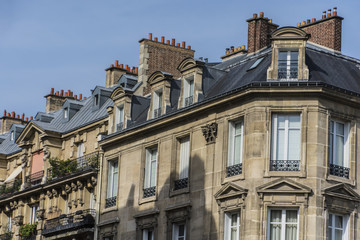 Fototapeta na wymiar Traditional building in Paris(France)