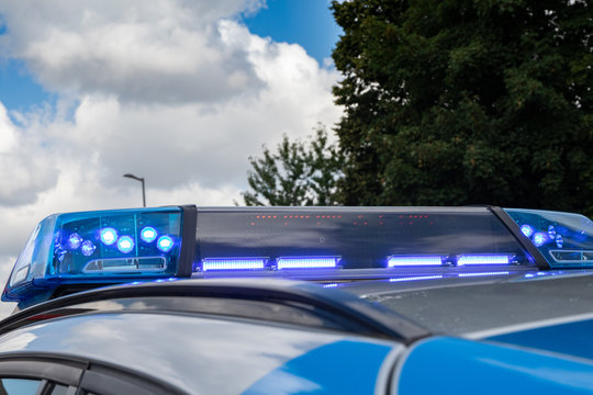 Polizei Streifenwagen Blaulicht Symbolbild