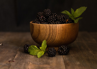 Fototapeta na wymiar Still lifes and food photos with natural blackberries.
