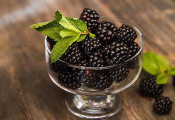 Still lifes and food photos with natural blackberries.