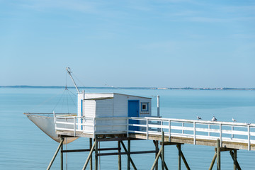 CHARENTE-MARITIME (Aquitaine, France), maison de pêcheur sur pilotis ou Carrelet