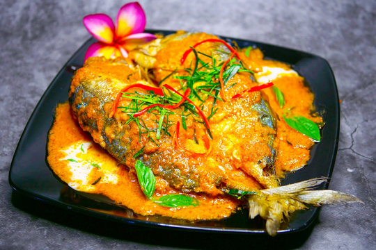Chuchi mackerel, curry-fried fish,style Thai food