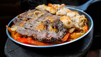 Fajitas en sartén acercamiento