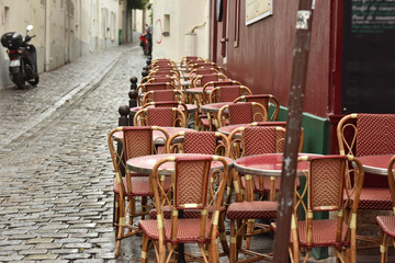 Fototapeta na wymiar Street cafe in the city of Paris.
