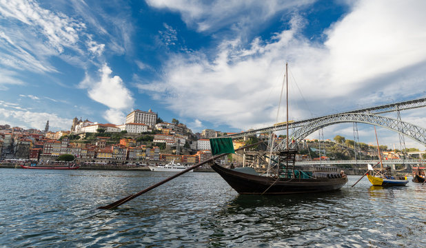 Vista de Oporto dede orillas Del R&iacute;o Duero