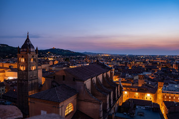 Fototapeta na wymiar Bologna e la sua vista dalla torre Prendiparte