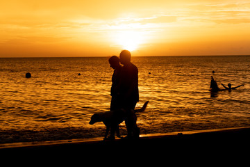Atardecer en la playa de Santa Marta