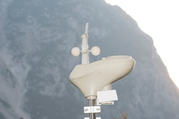 anemometer, device for measuring wind speed 