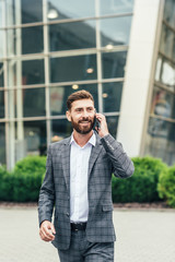 Fototapeta premium Smiling businessman using mobile phone 