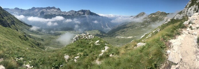 Fototapeta na wymiar Alpi - Altopiano del Montasio