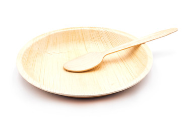 Löffel aus Holz mit Teller aus Palmblättern