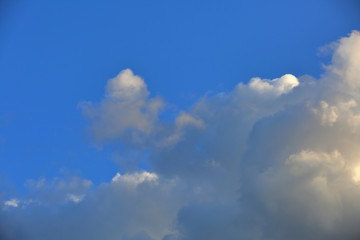 Picturesque textured clouds in the sky at the daytime