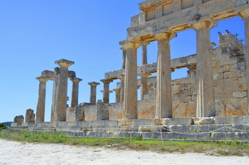 Obraz premium Temple of Aphaia - Aegina island in Saronic gulf in Greece