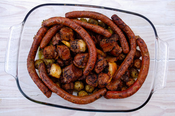 Plat de viandes barbecue cuites