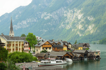 Naklejka premium view of famous Hallstatt village in Austria