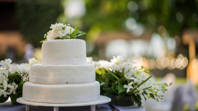 wedding cake.