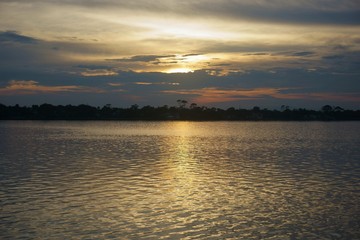 Naklejka premium sunset over river, sunset, water, sky, sun, river