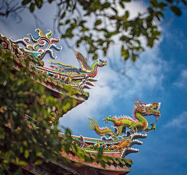 Dragon sculpture on the roof of Longshan Temple in Taipei