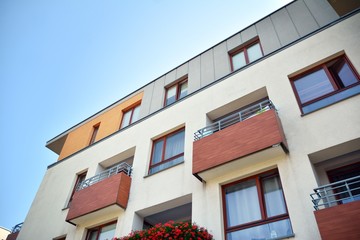 Obraz premium Modern apartment buildings on a sunny day with a blue sky. Facade of a modern apartment building