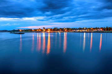 Fototapeta na wymiar City reflections on the lake at night