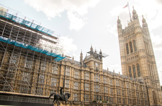what are the names of the two houses of federal parliament