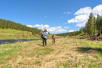 Obraz premium Two people in mountains