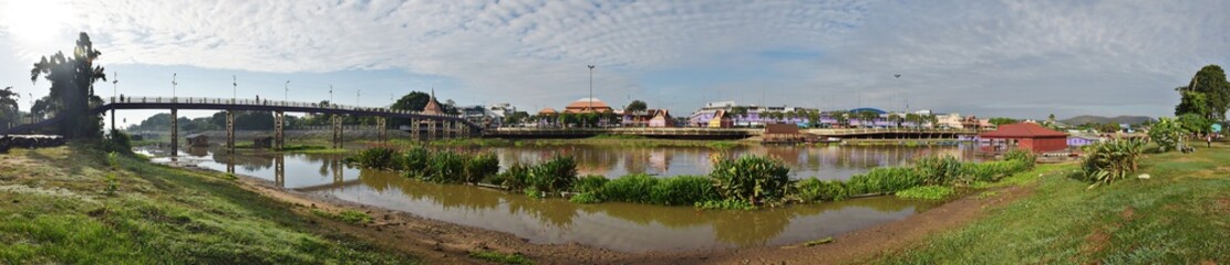 Fototapeta na wymiar Uthai Thani Panorama