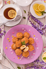 Puff pastries with custard cream. 