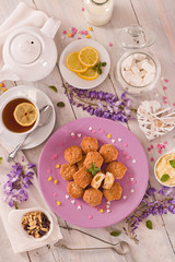 Puff pastries with custard cream. 
