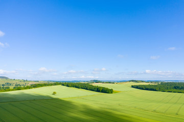 Fototapeta premium La campagne française, des forêts, des champs et des routes