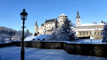 Fototapeta na wymiar Burg im Schnee Stolberg Rhld.